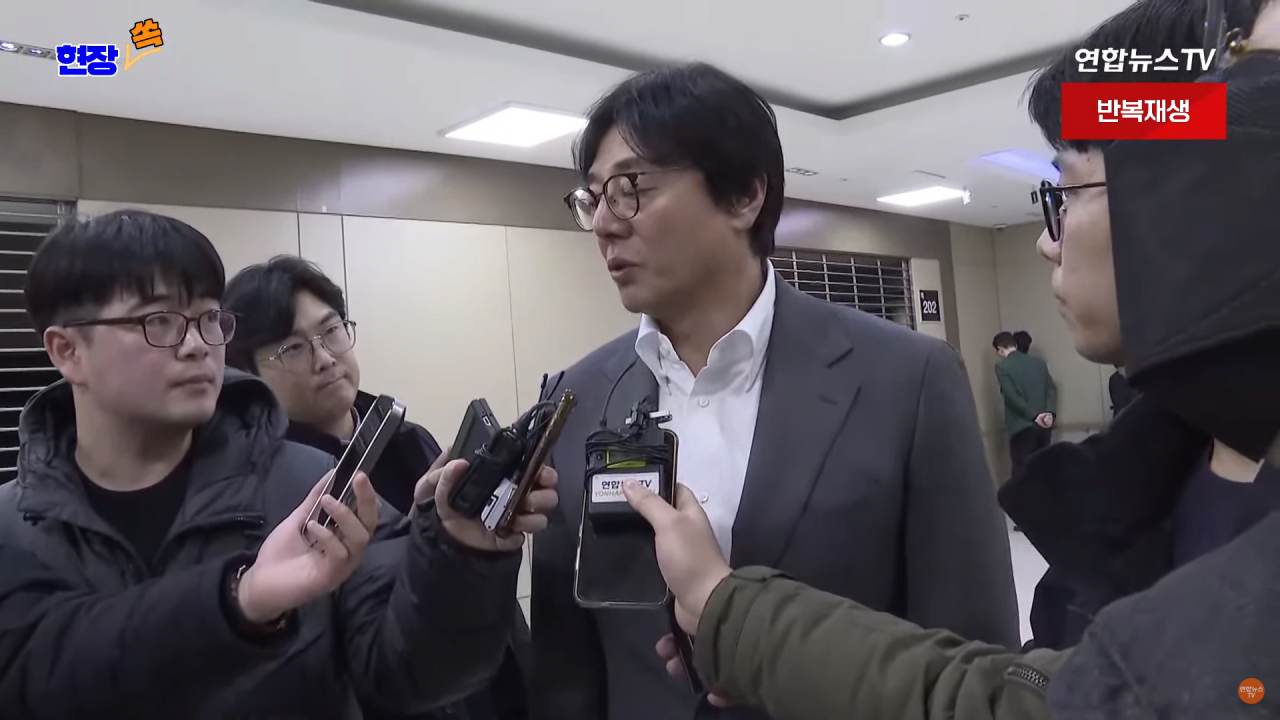 故 김하늘 양 빈소를 찾은 대전 황선홍 감독